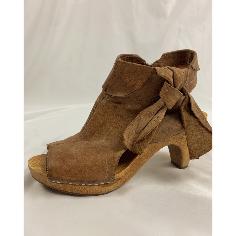 Miss Albright peep toe heels/clogs